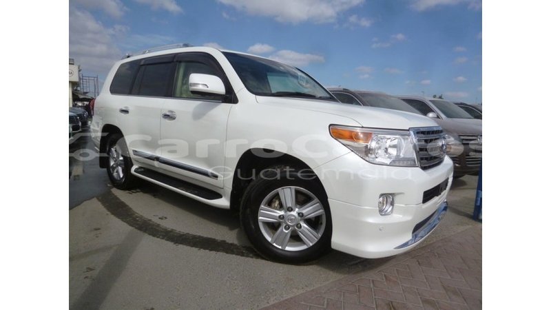 TOYOTA様 Buy import toyota land cruiser white car in import - dubai