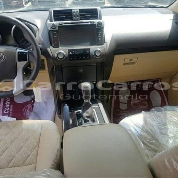 Comprar usados carro toyota land cruiser prado marrón en guatemala en